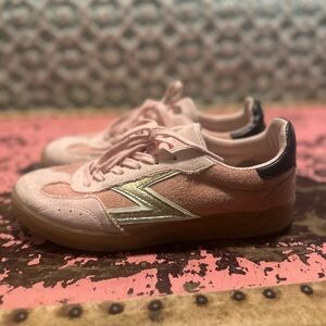 ZODIAC pink and unique Women’s shoes sz 8